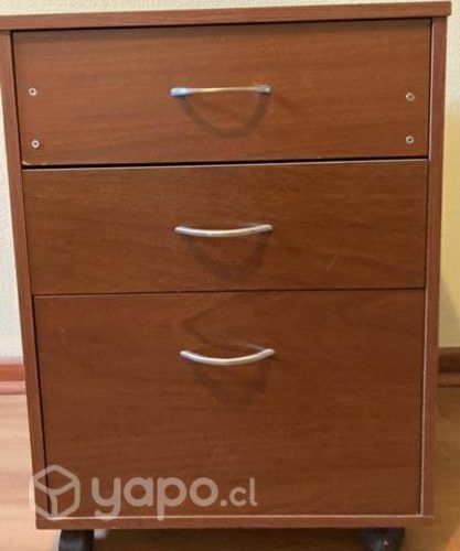 Mueble de oficina con ruedas