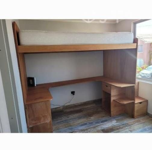 Cama con escritorio