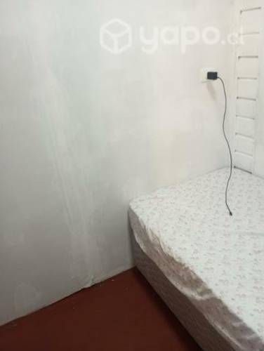 Se arrienda pieza con cama