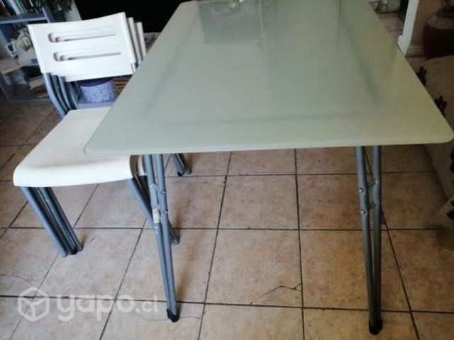 Mesa y 4 sillas