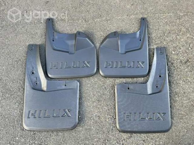 Aleta de tapa barro Toyota Hilux Revo (2016-2023)