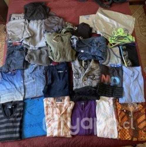 Lote de ropa, mochilas y otras cosas