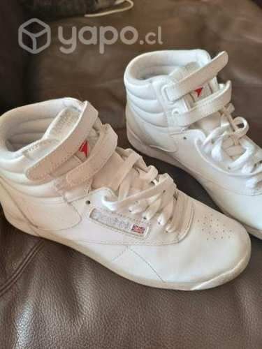 Calzados, ropa y parkas