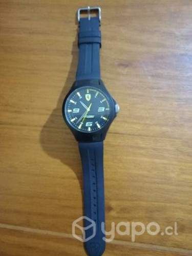 Reloj ferrari color negro amarillo modelo Q150.27