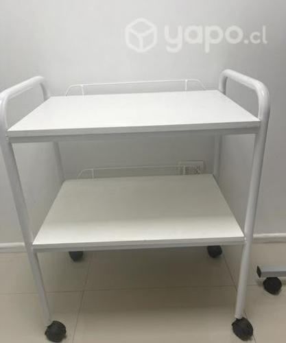 Mesa auxiliar con piso( regalo)