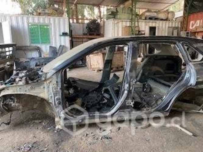 Carroceria dano trompa techo cola Toyota Rav 2021