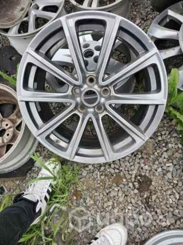 Llanta ford mustang 2016