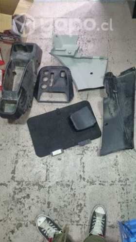 Molduras mahindra kuv 100