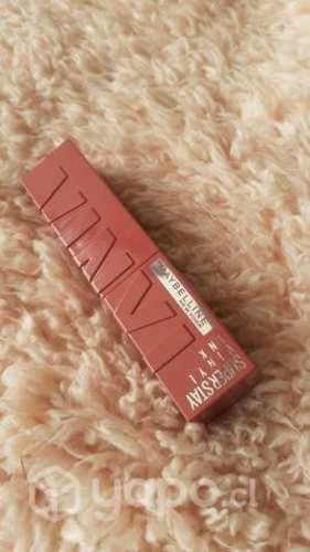 Labial Maybelline Vinyl Ink tono Lippy