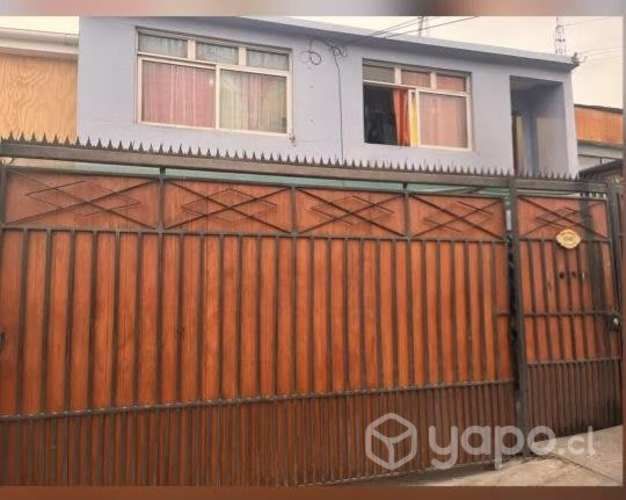 Casa grande en avenida Carlos Oviedo cavada