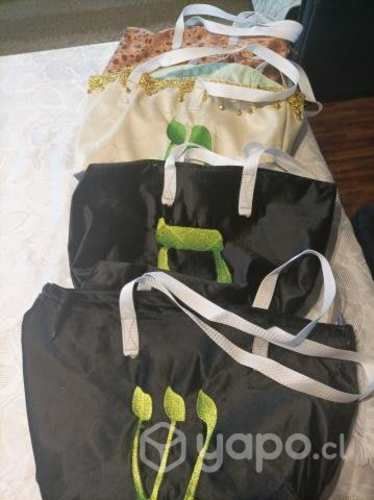 Bolsos de generos bordados