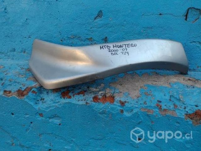 Extension de parachoque del izq Mitsubishi Montero