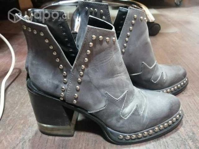 Botines de cuero Marca Becca