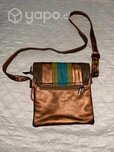 Cartera usada, color cobre y otros