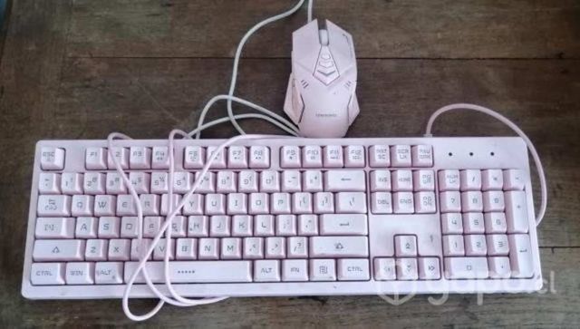 Teclado gamer + mouse rosado