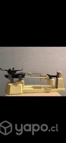 Básculas antiguas metálicas