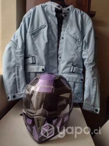 Chaqueta y casco moto mujer
