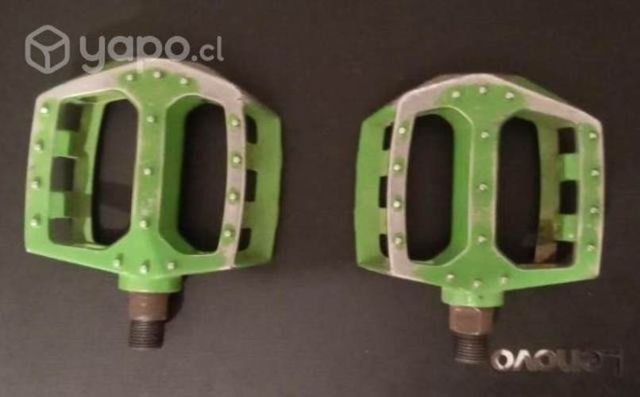 Pedales verdes para bicicleta