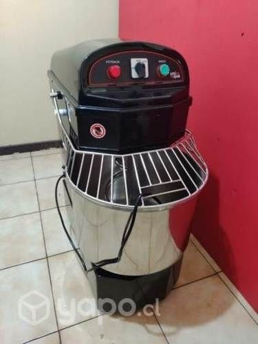 Horno industrial, amasadora 12 Kg, 4 bandejas