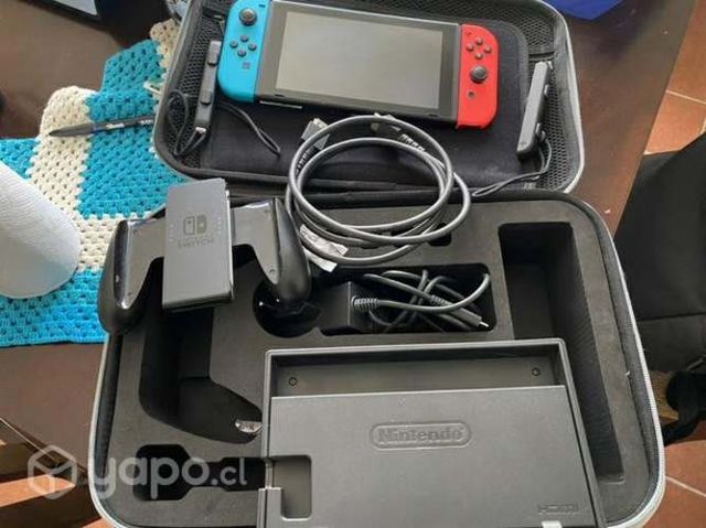 Nintendo switch (poco uso) + 5 juegos + Maleta