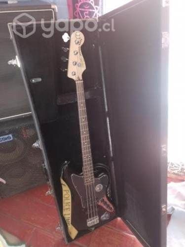 Bajo Squier jaguar