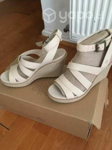Sandalia nueva de cuero beige, timberland