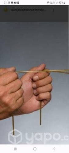 Se busca agua con radiestesia