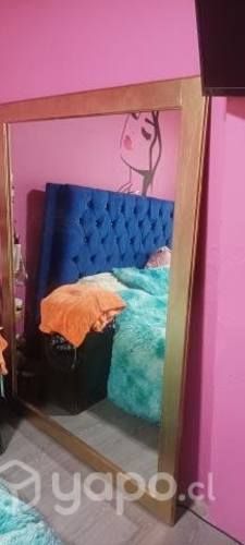 Espejo gigante de madera