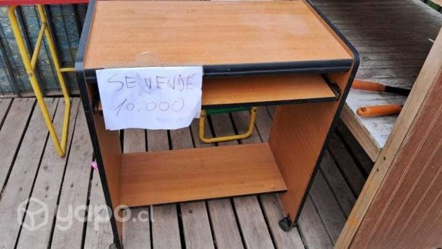 Mini escritorio y otro escolar