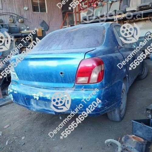 Parachoque trasero Toyota Yaris 2001