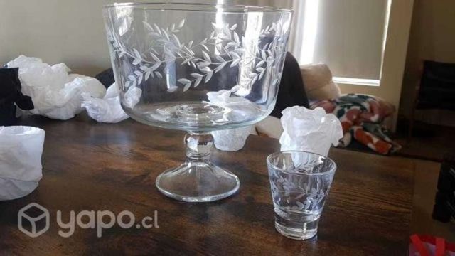Ponchera de cristal con. 6 vasos