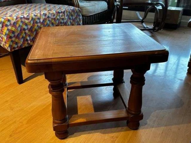 Mesa de arrimo mañio