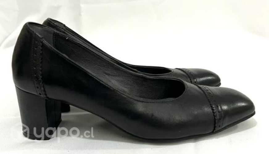 Zapato De Cuero Marca 16 hrs N*38 Negro