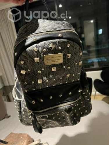 Mochila con tachas marca Prune