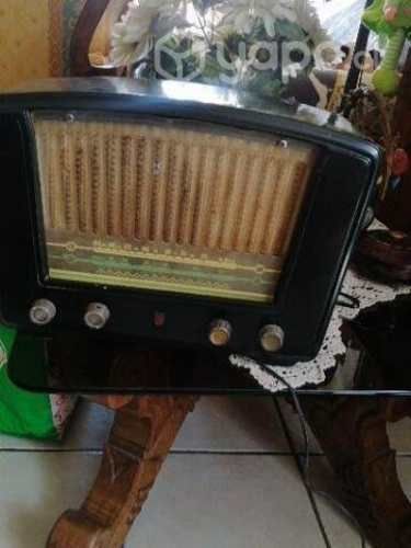 Radio philips estéticamente exelente, no funciona