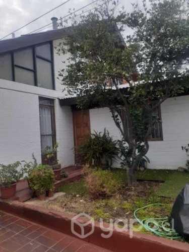 Barrio consolidado , casa solida, patio