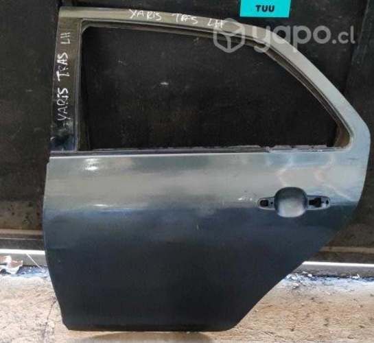 Puerta trasera izquierda toyota yaris