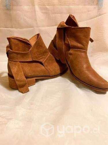 Botines Cuero, Marca Romano talla 38.
