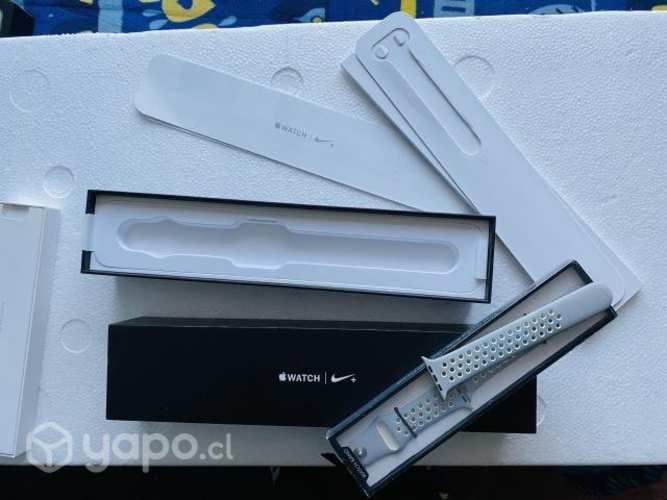 Cajas vacías de iPhone y Apple Watch