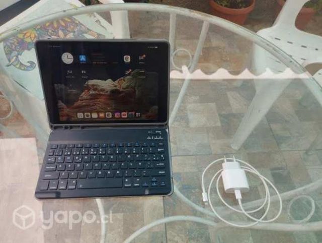 Ipad novena generación con funda y teclado