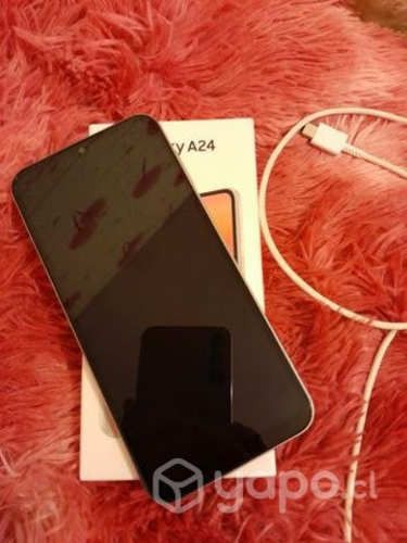 Samsung Galaxy A24 128 GB con su cable USB
