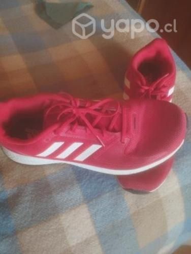 Zapatillas Adidas casi nuevas 3 posturas