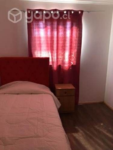 Se arrienda habitación en casa grande de dos pisos