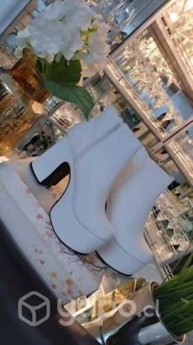 Botines nuevos en caja 39