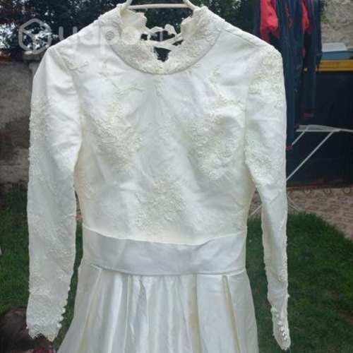 Vestido de novia bordado con cola talla S/M