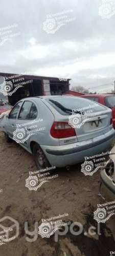 Puerta trasera izquierda Renault megane 2003b