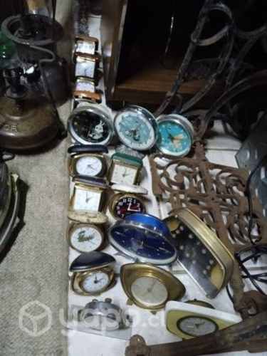 Antiguos despertadores a cuerda funcionando