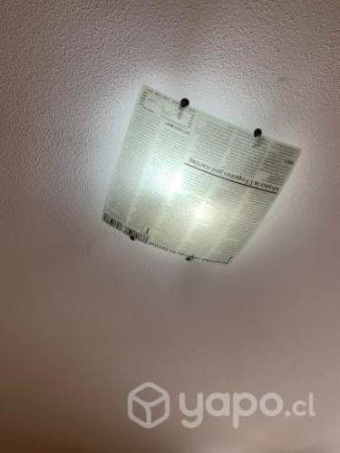 Lámpara techo usa dos ampolletas, metros Tobalaba