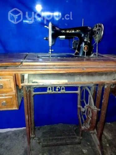 Máquina de coser antigua Alfa