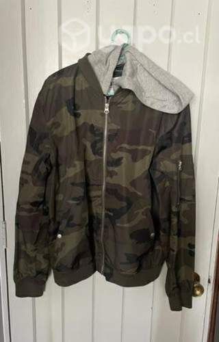 Cortaviento y chaqueta camuflaje. Casi nuevo